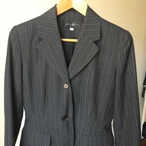 Gray blazer in excellent condition
